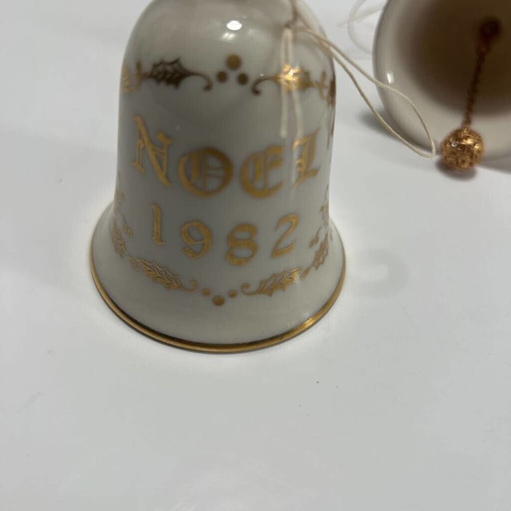Vintage 1981-82 Christmas Bell Ornaments Set Of 2 Holiday Scene Noel Tree Decor - Picture 6 of 6
